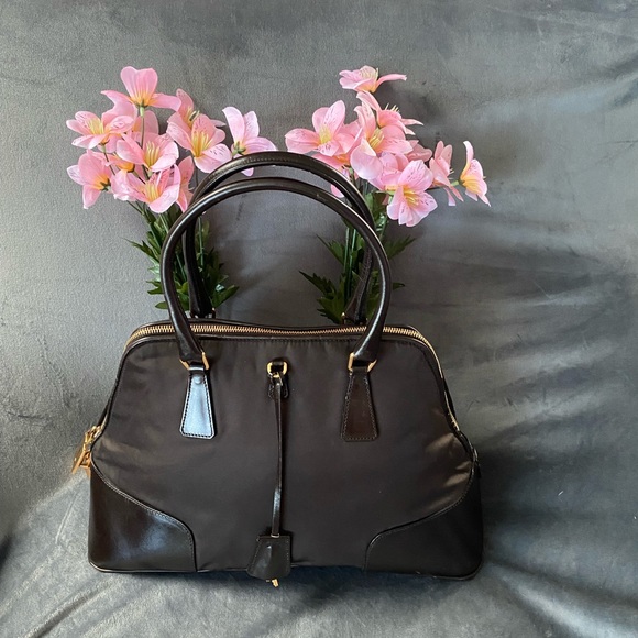 Prada Tessuto Iconic Nylon and leather handbag - Picture 3 of 7
